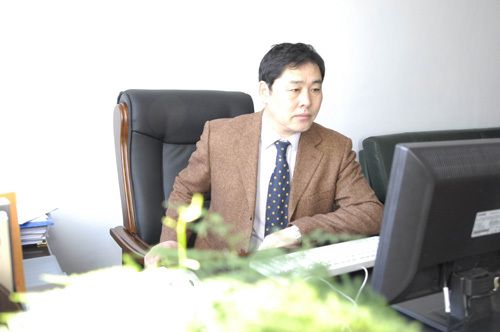 1XBET·体育校庆117周年人文社科高端讲座暨“名家讲坛”：马克思的具体人性论