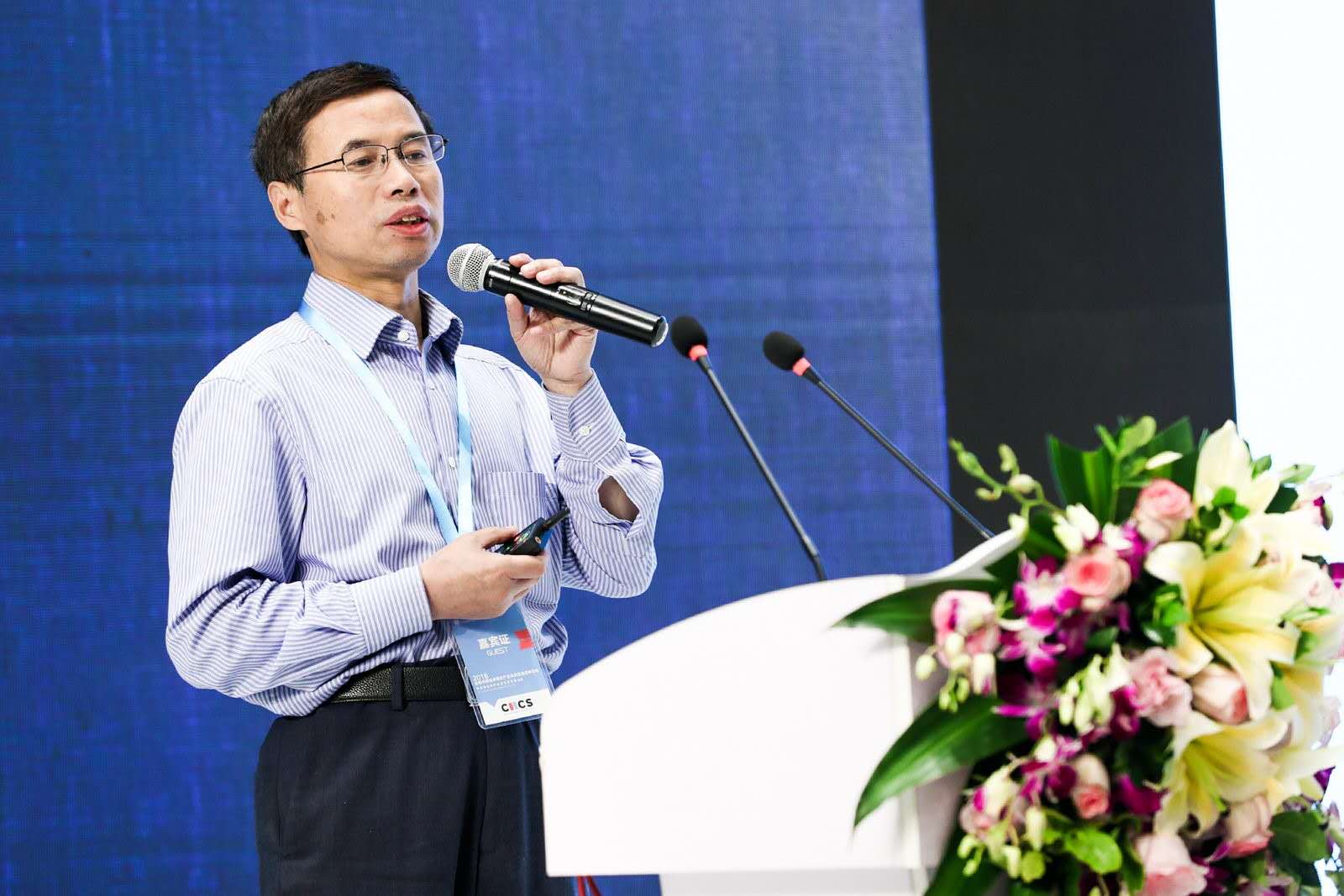 1XBET·体育创新论坛第九百六十九讲：超分子可见光催化及环境、能源和肿瘤治疗探索